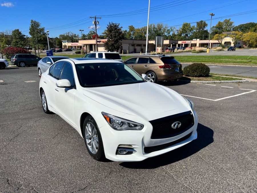 2014 Infiniti Q50 photo