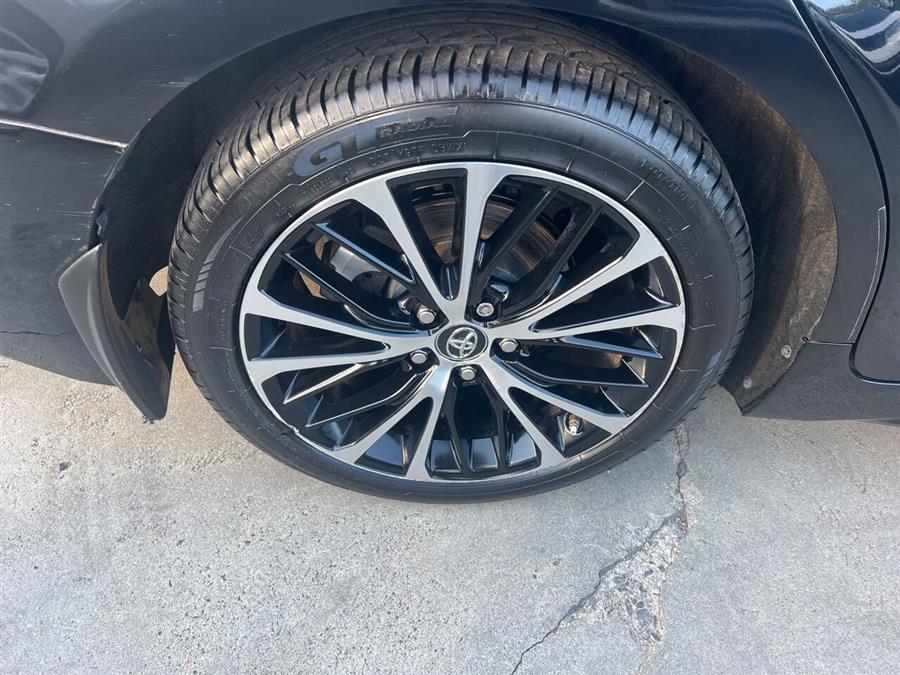 2018 Toyota Camry SE 4dr Sedan photo