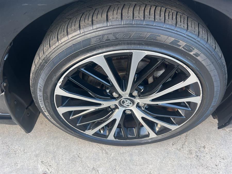 2018 Toyota Camry SE 4dr Sedan photo