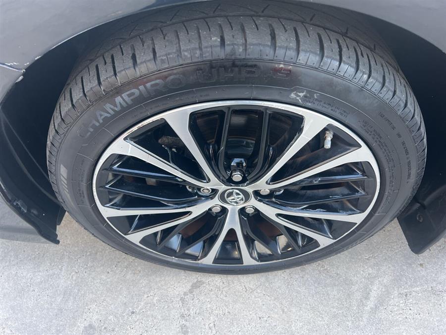 2018 Toyota Camry SE 4dr Sedan photo