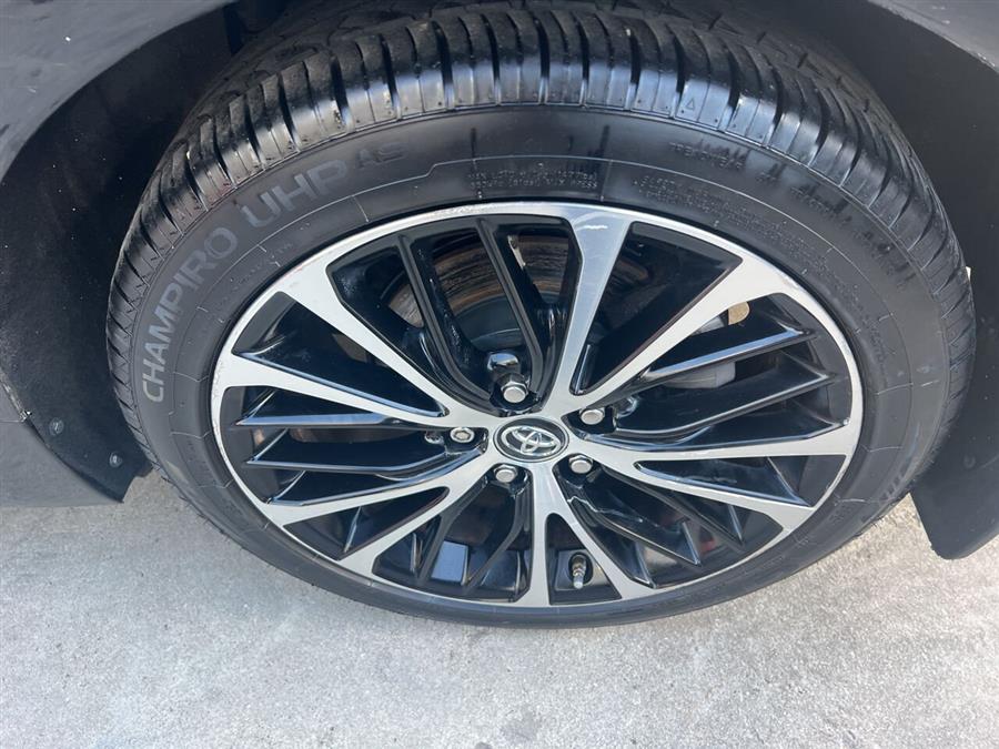 2018 Toyota Camry SE 4dr Sedan photo