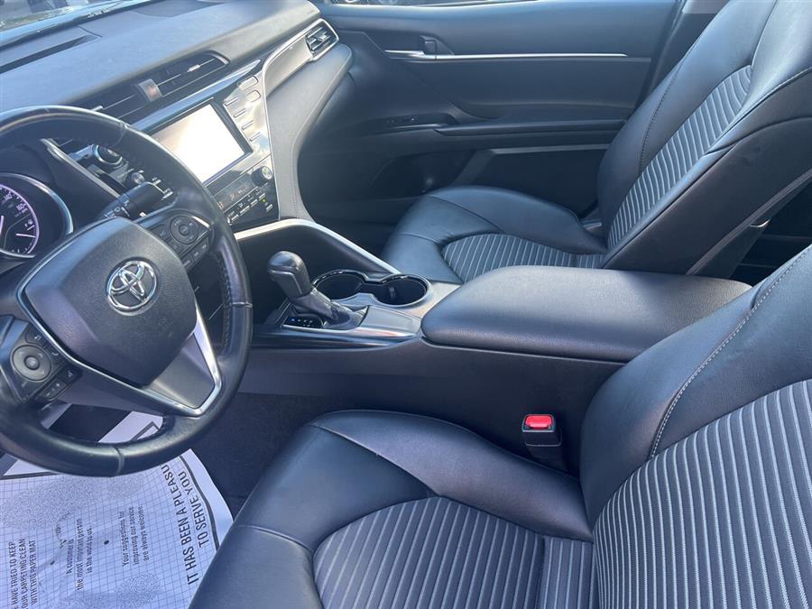 2018 Toyota Camry SE 4dr Sedan photo