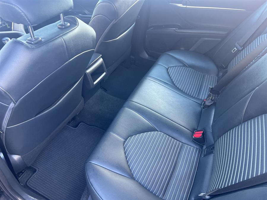 2018 Toyota Camry SE 4dr Sedan photo