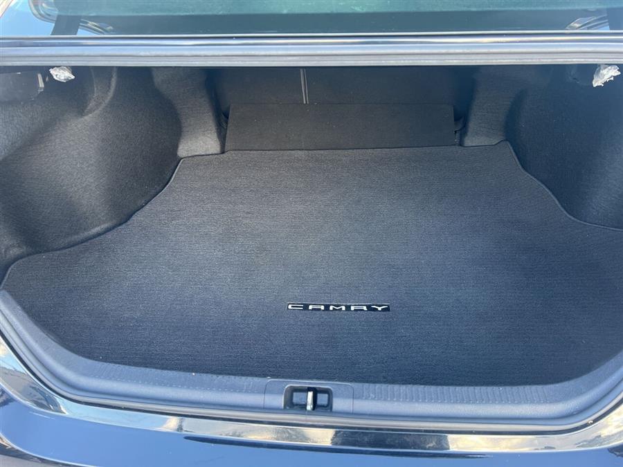 2018 Toyota Camry SE 4dr Sedan photo