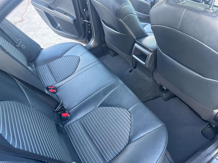 2018 Toyota Camry SE 4dr Sedan photo