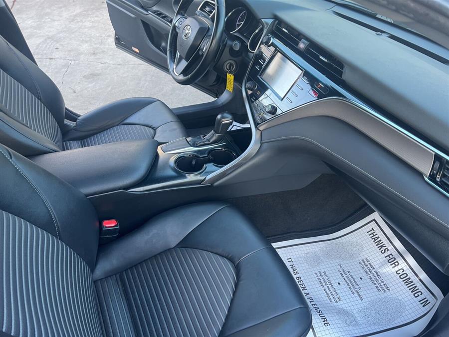 2018 Toyota Camry SE 4dr Sedan photo