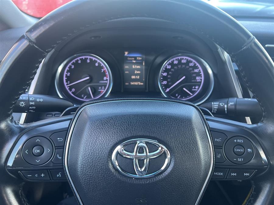 2018 Toyota Camry SE 4dr Sedan photo
