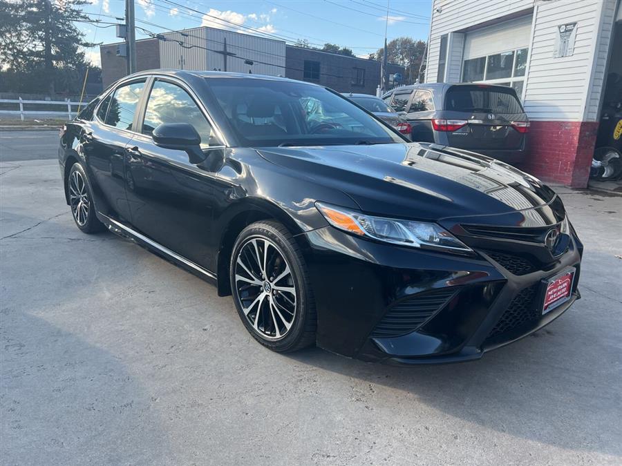 2018 Toyota Camry SE 4dr Sedan photo