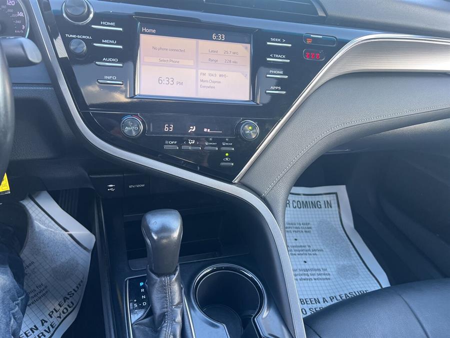 2018 Toyota Camry SE 4dr Sedan photo