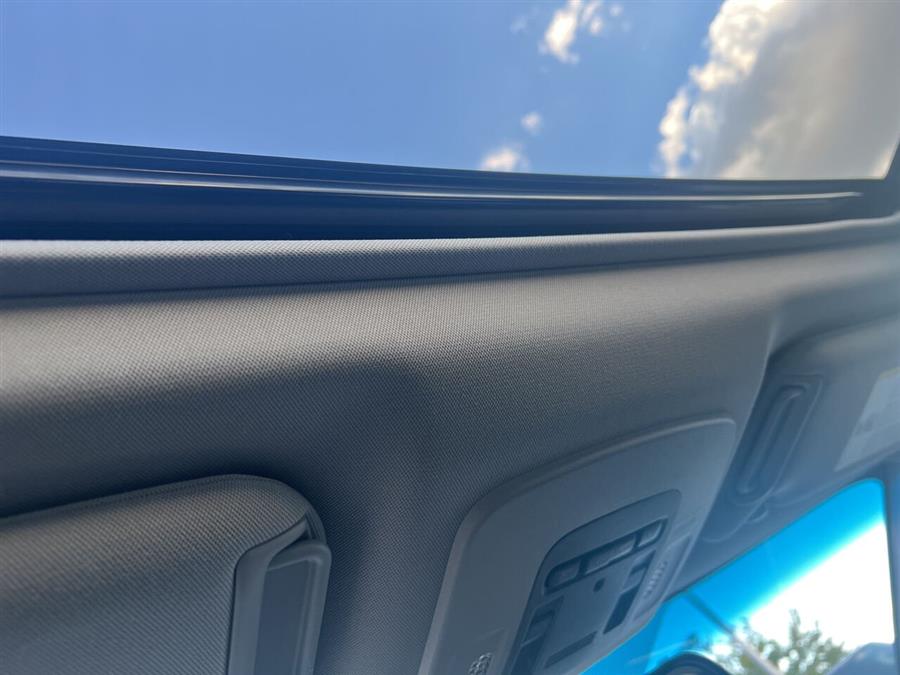 2018 Toyota Camry SE 4dr Sedan photo