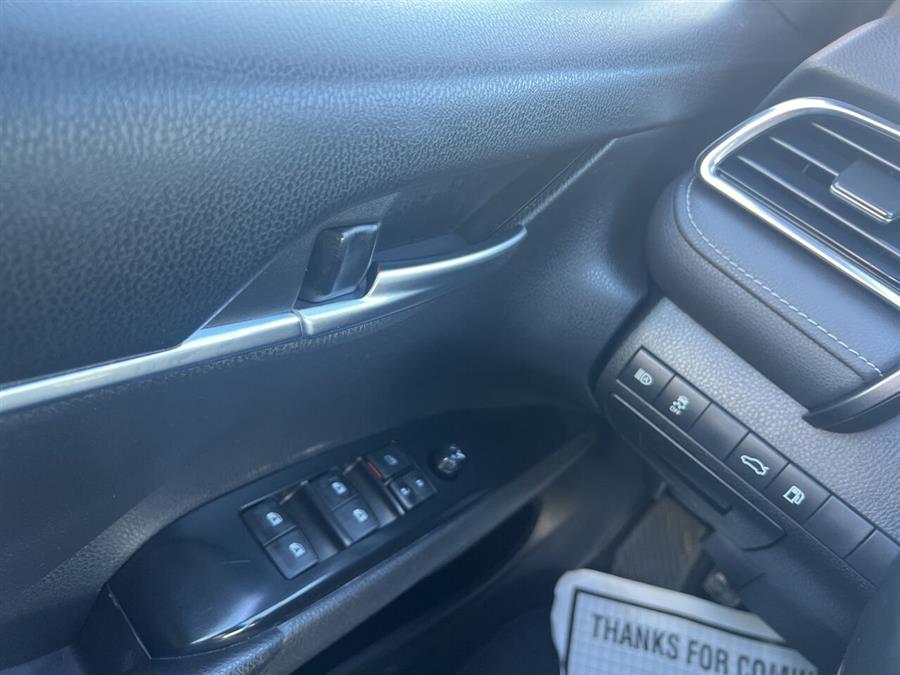 2018 Toyota Camry SE 4dr Sedan photo