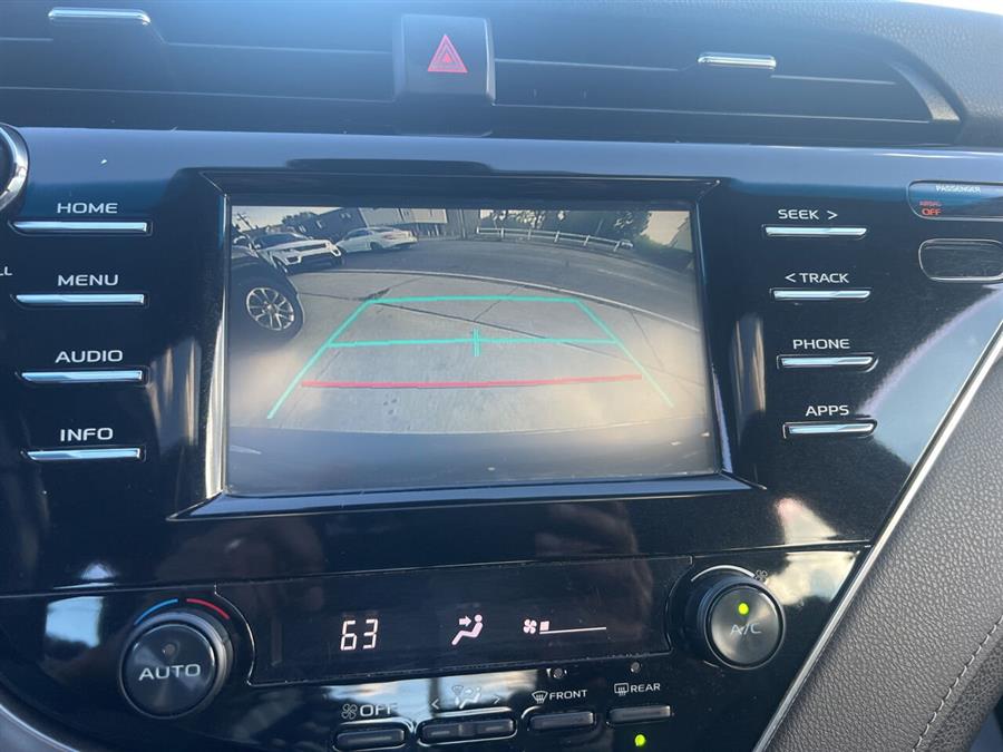 2018 Toyota Camry SE 4dr Sedan photo