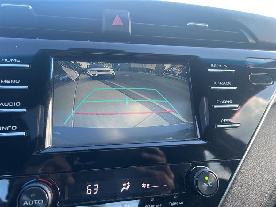 2018 Toyota Camry SE 4dr Sedan photo