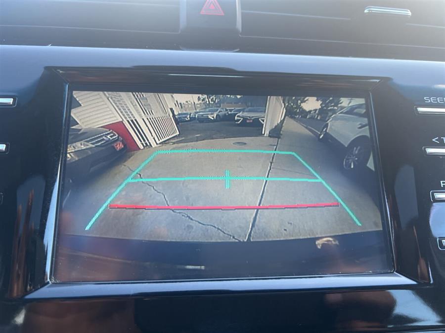 2018 Toyota Camry SE 4dr Sedan photo
