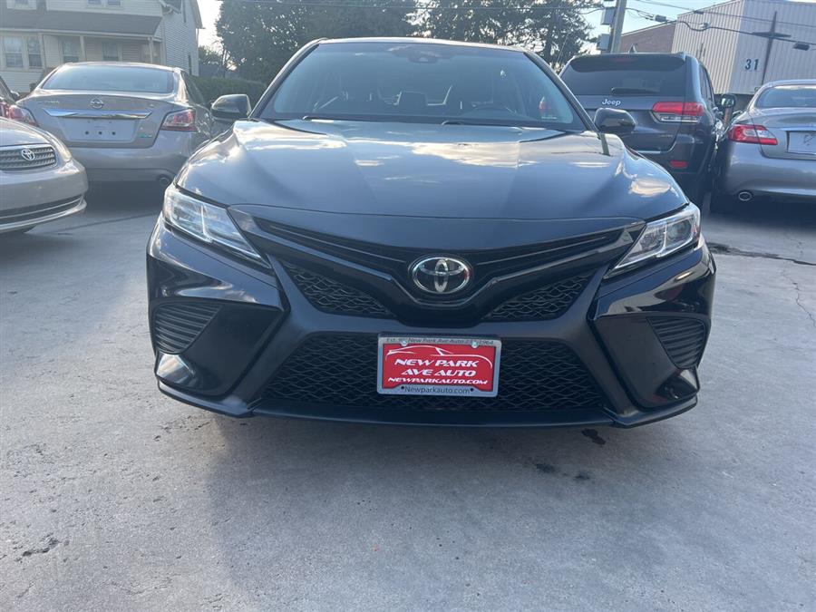 2018 Toyota Camry SE 4dr Sedan photo