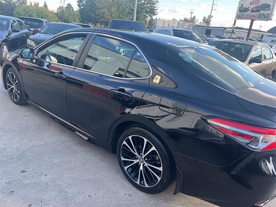 2018 Toyota Camry SE 4dr Sedan photo