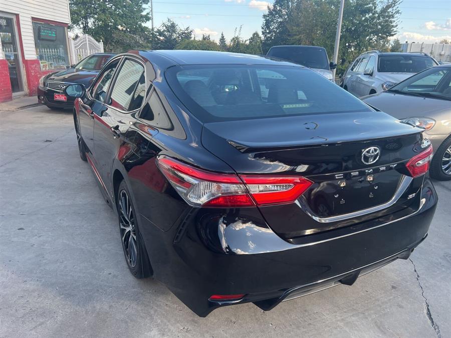 2018 Toyota Camry SE 4dr Sedan photo