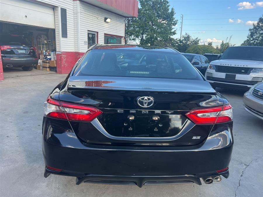 2018 Toyota Camry SE 4dr Sedan photo