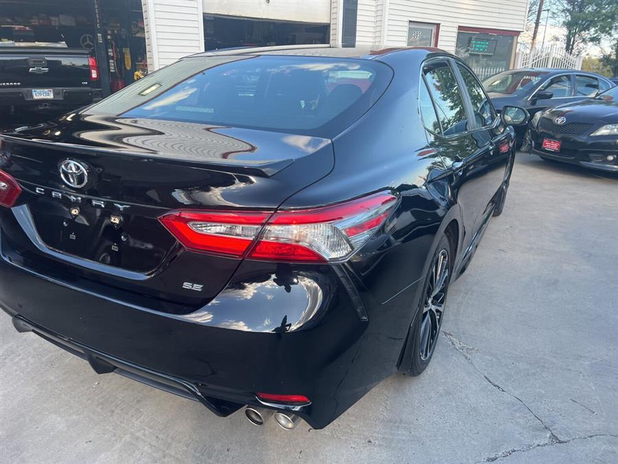 2018 Toyota Camry SE 4dr Sedan photo