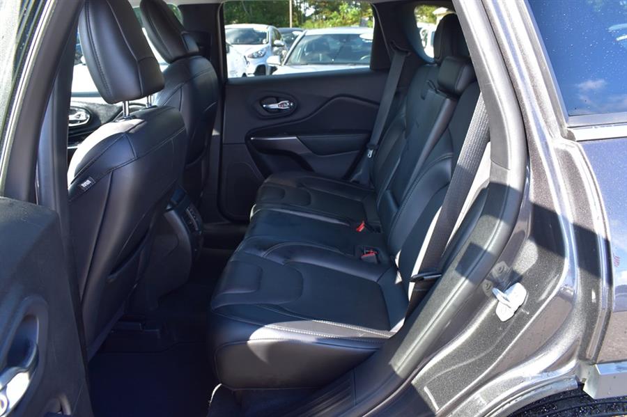 2021 Jeep Cherokee LATITUDE LUX photo