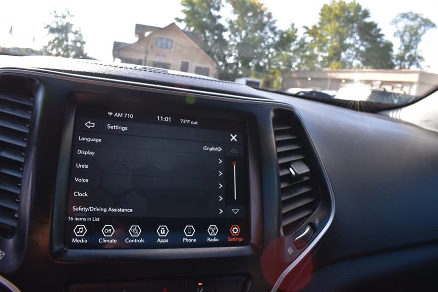 2021 Jeep Cherokee LATITUDE LUX photo