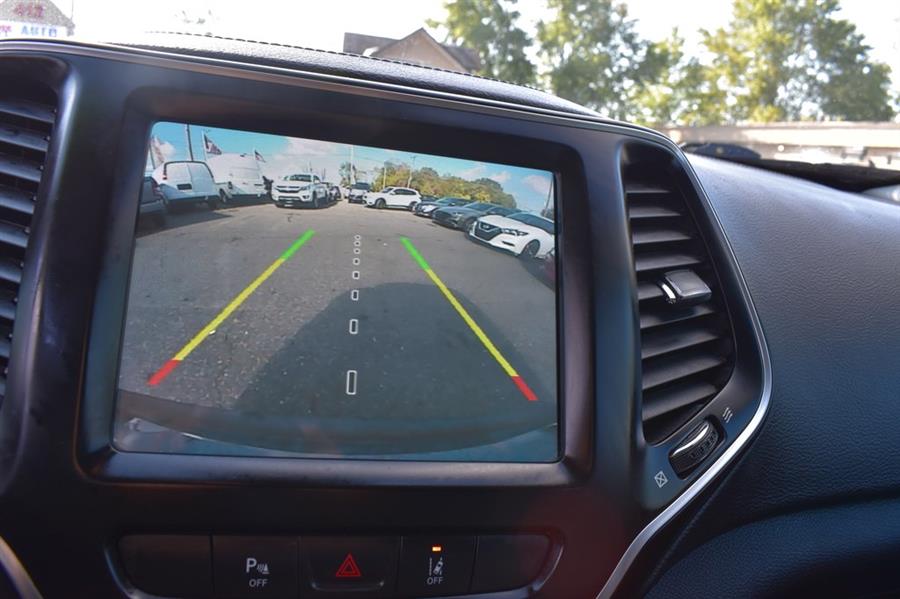 2021 Jeep Cherokee LATITUDE LUX photo