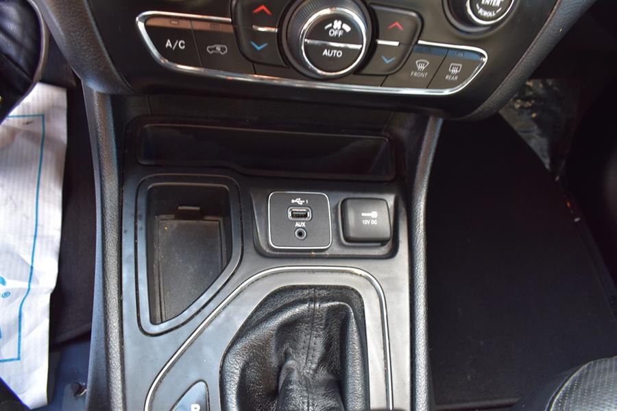 2021 Jeep Cherokee LATITUDE LUX photo