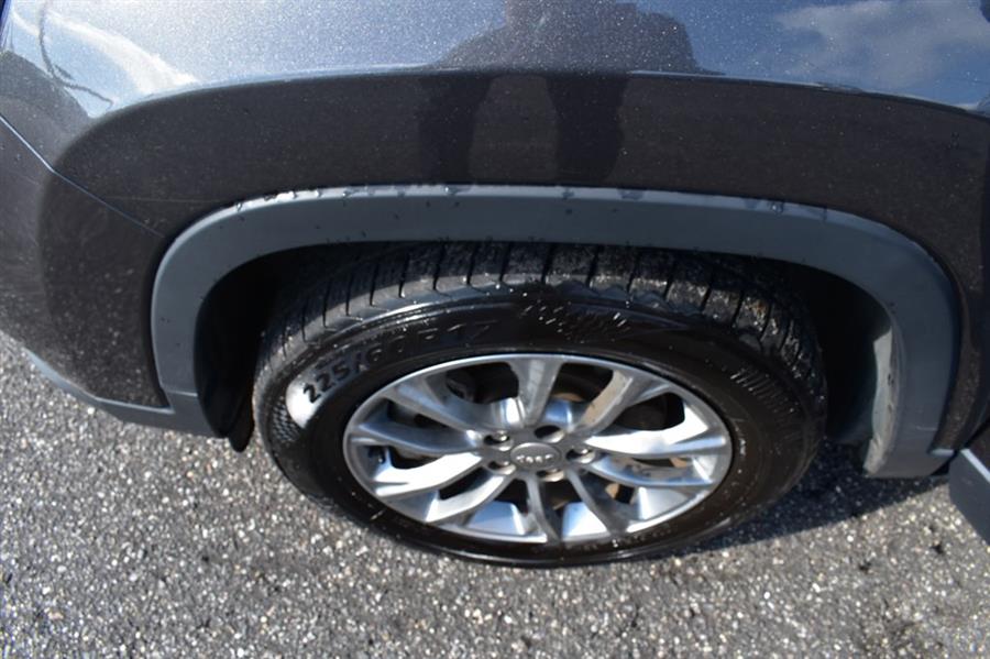 2021 Jeep Cherokee LATITUDE LUX photo