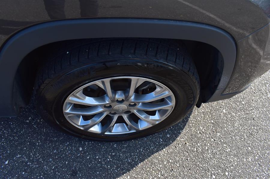 2021 Jeep Cherokee LATITUDE LUX photo