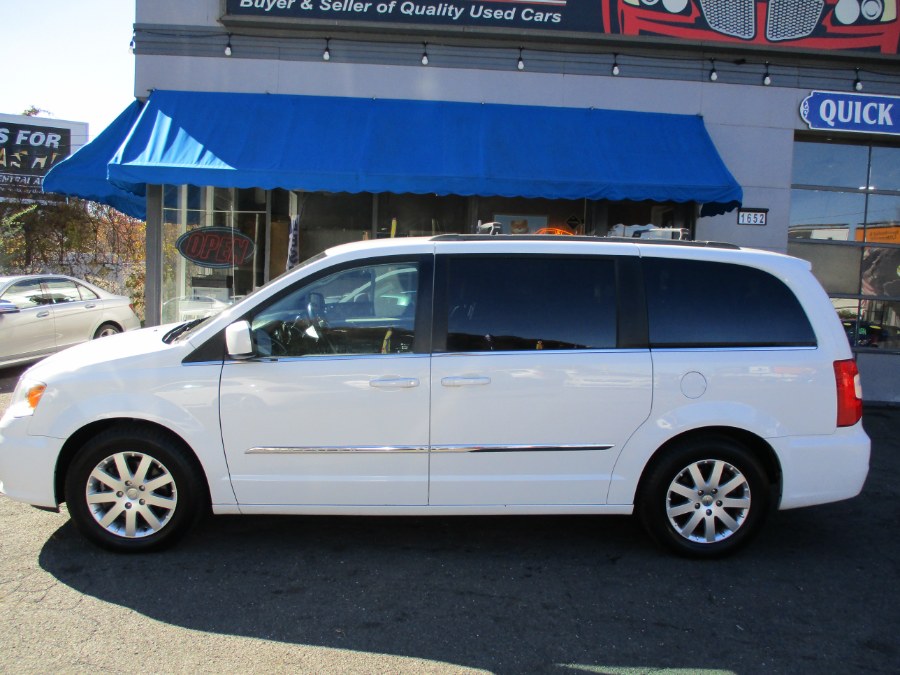 2014 Chrysler Town & Country Touring photo