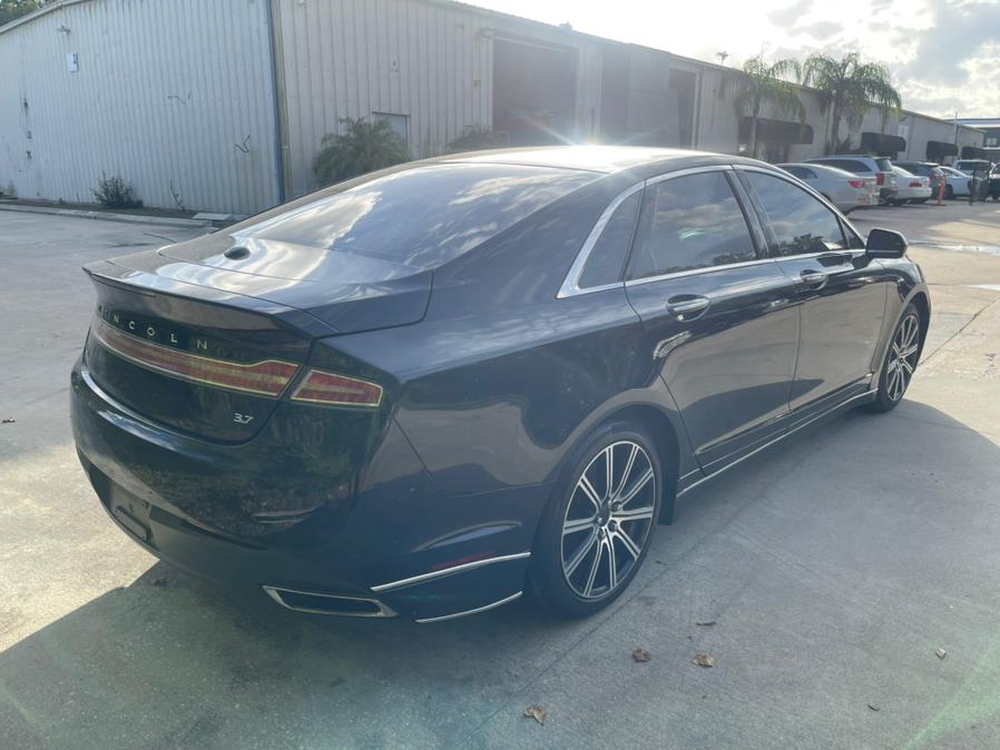 2013 Lincoln MKZ photo