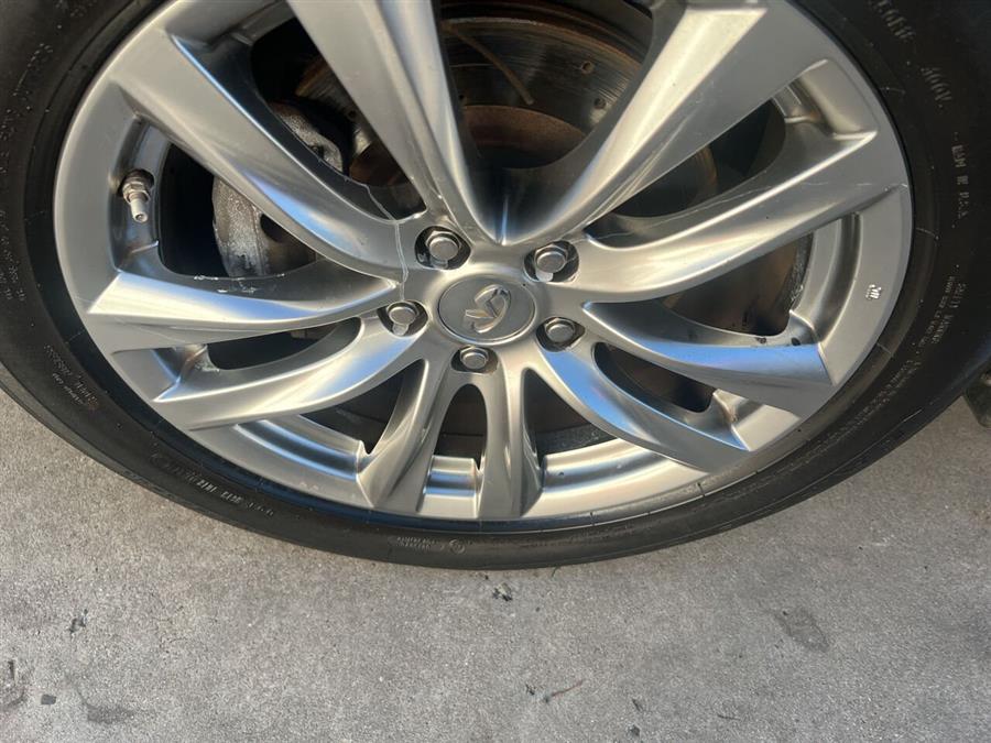 2015 Infiniti Q70 3.7 AWD 4dr Sedan photo