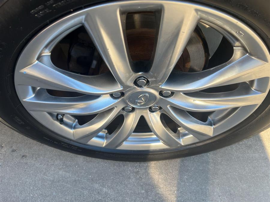 2015 Infiniti Q70 3.7 AWD 4dr Sedan photo