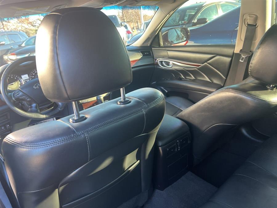 2015 Infiniti Q70 3.7 AWD 4dr Sedan photo