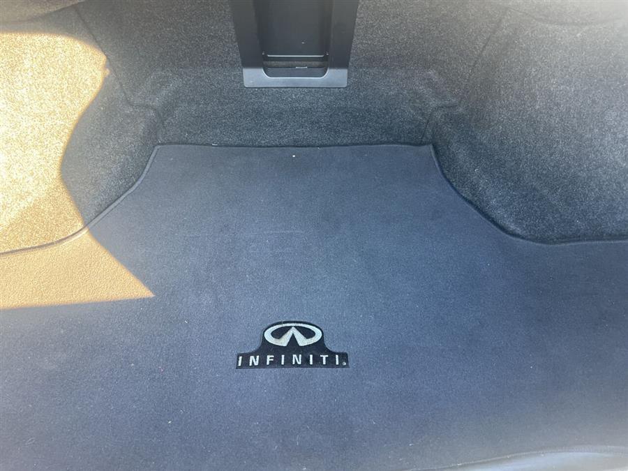 2015 Infiniti Q70 3.7 AWD 4dr Sedan photo
