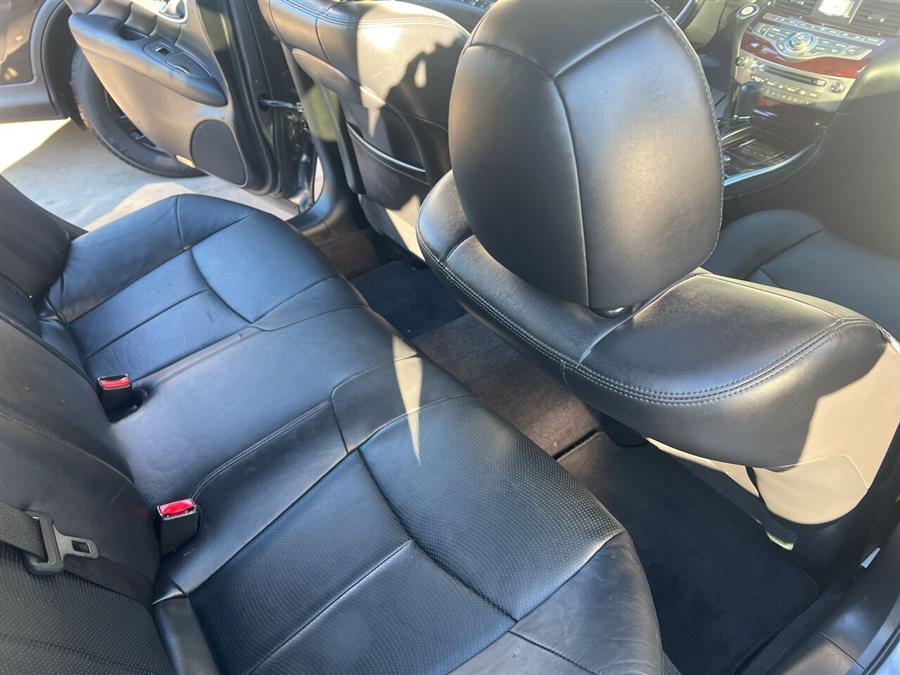 2015 Infiniti Q70 3.7 AWD 4dr Sedan photo