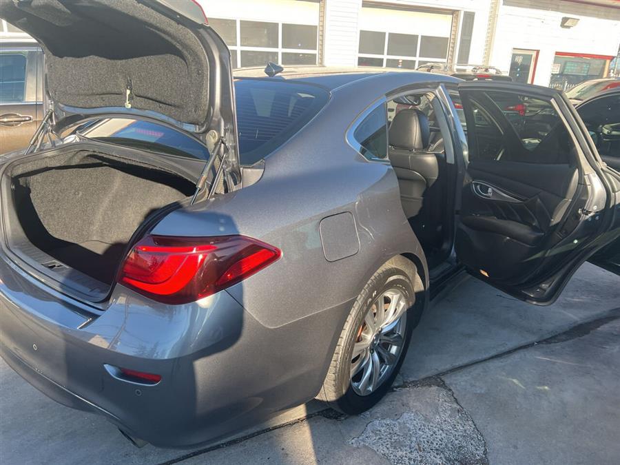 2015 Infiniti Q70 3.7 AWD 4dr Sedan photo