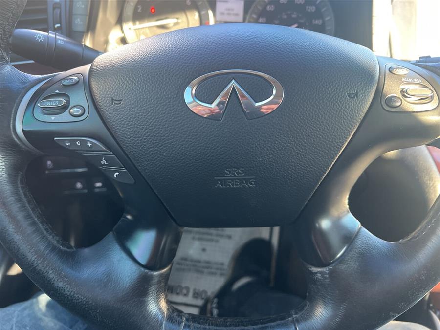 2015 Infiniti Q70 3.7 AWD 4dr Sedan photo