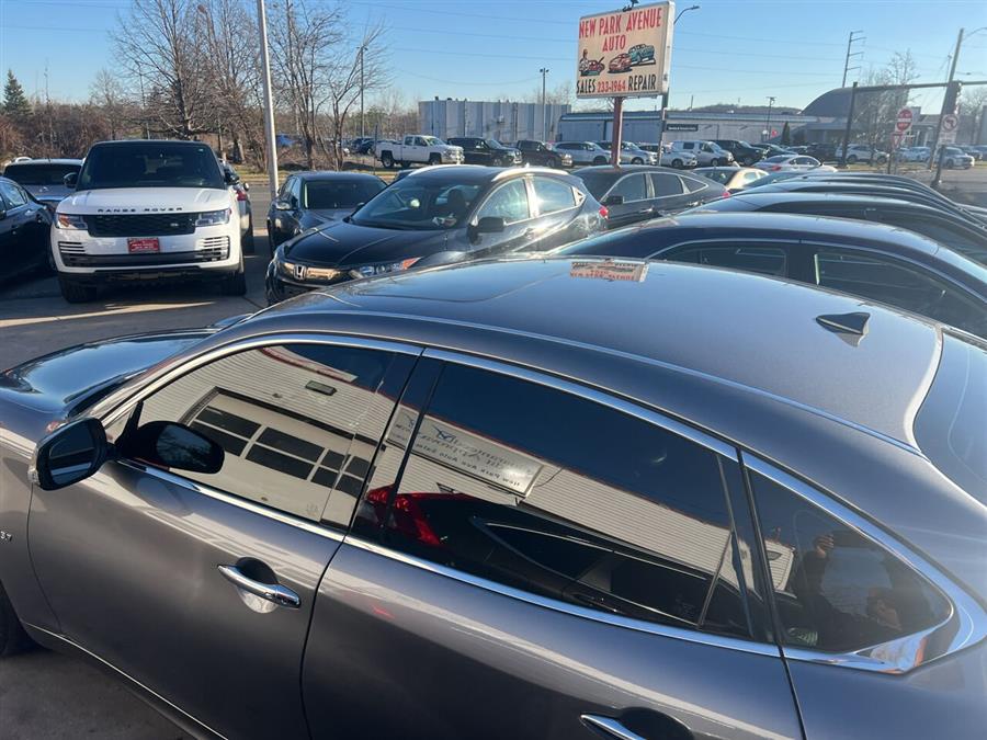 2015 Infiniti Q70 3.7 AWD 4dr Sedan photo