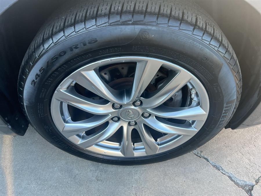 2015 Infiniti Q70 3.7 AWD 4dr Sedan photo