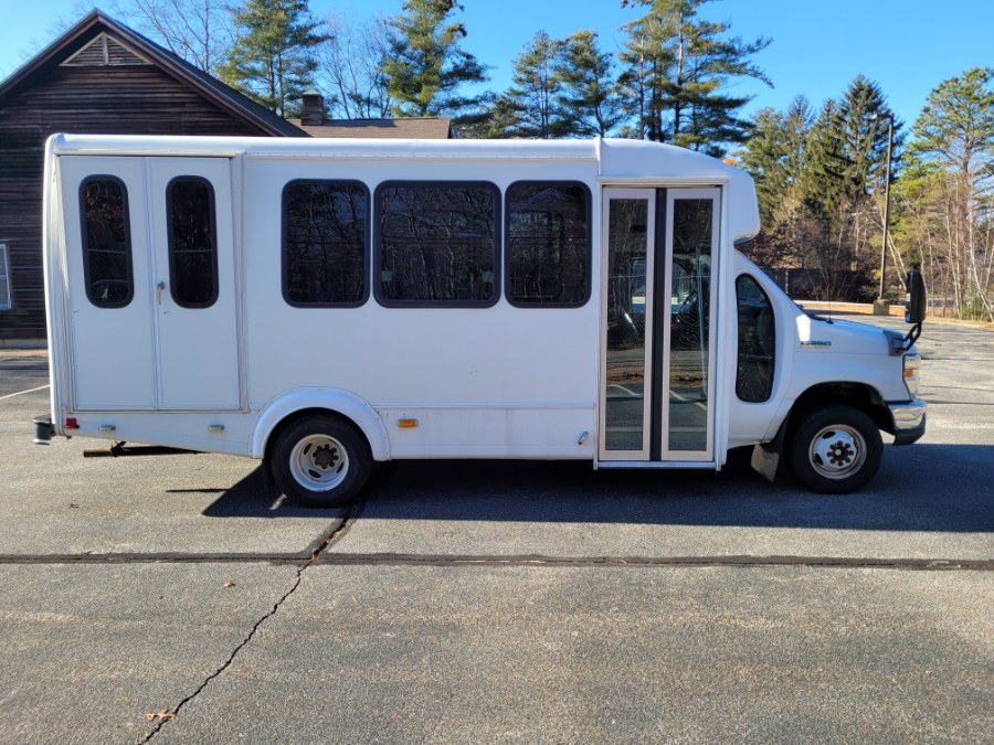 2011 Ford Econoline Commercial Cutaway E-350 Super Duty 138