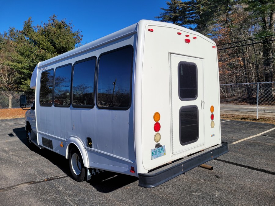 2011 Ford Econoline Commercial Cutaway E-350 Super Duty 138