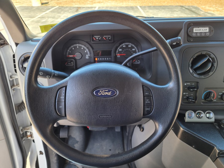 2011 Ford Econoline Commercial Cutaway E-350 Super Duty 138