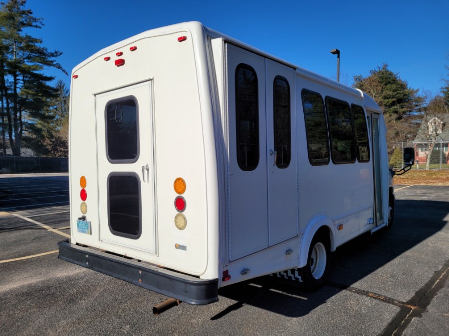 2011 Ford Econoline Commercial Cutaway E-350 Super Duty 138