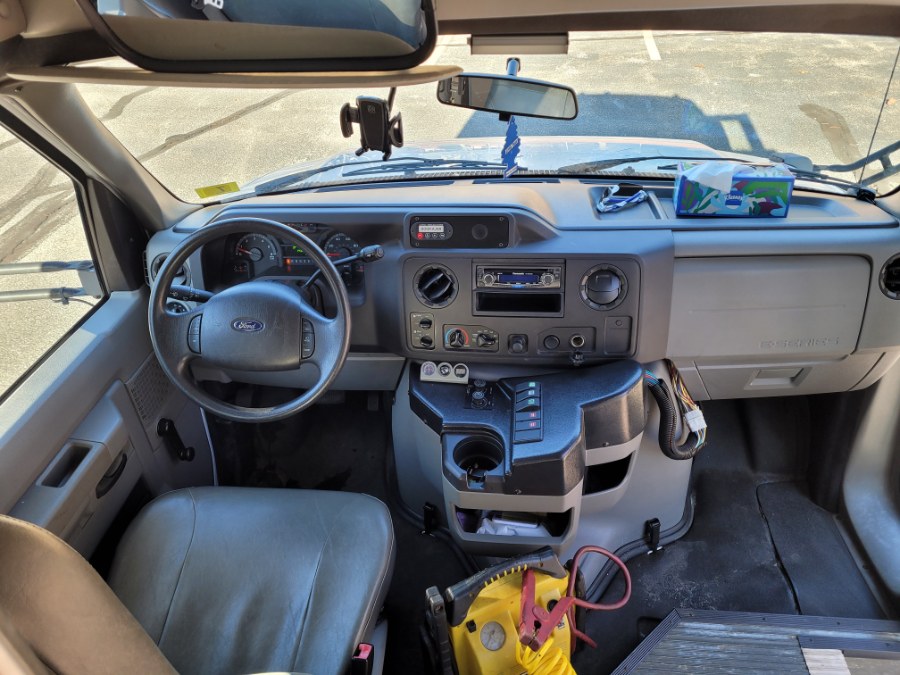 2011 Ford Econoline Commercial Cutaway E-350 Super Duty 138