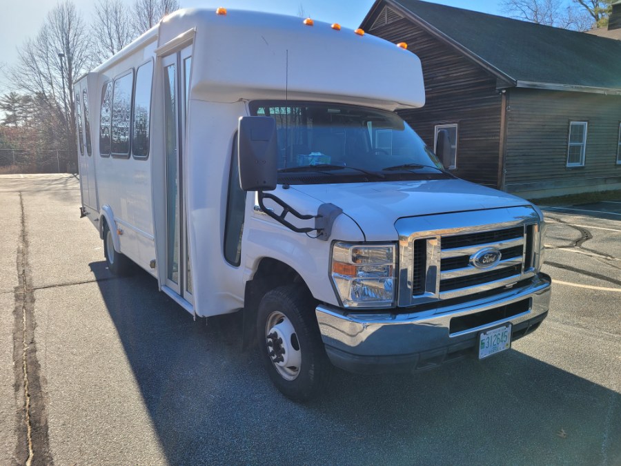 2011 Ford Econoline Commercial Cutaway E-350 Super Duty 138