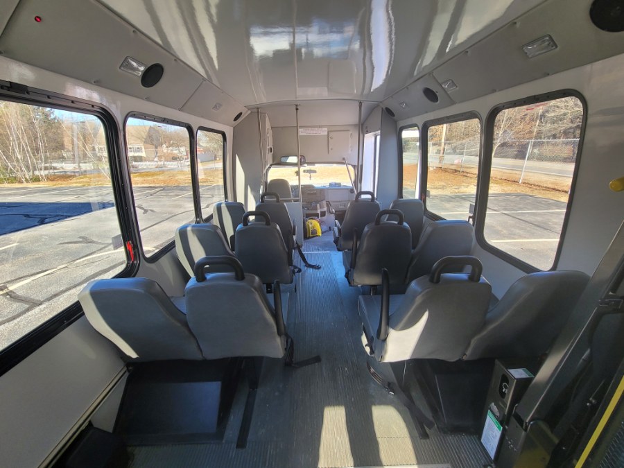 2011 Ford Econoline Commercial Cutaway E-350 Super Duty 138