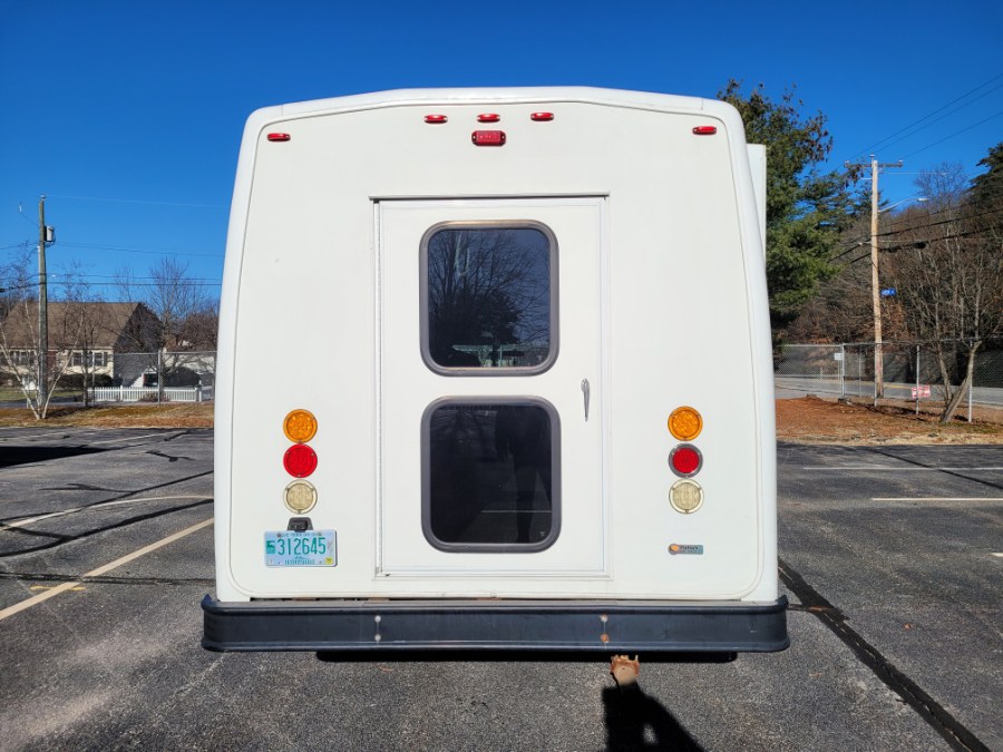 2011 Ford Econoline Commercial Cutaway E-350 Super Duty 138
