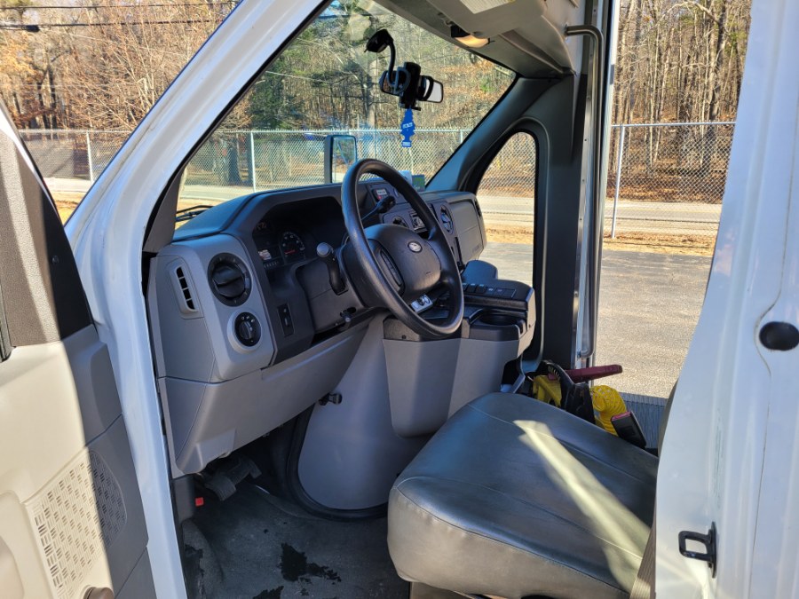 2011 Ford Econoline Commercial Cutaway E-350 Super Duty 138