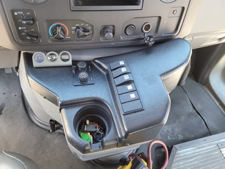 2011 Ford Econoline Commercial Cutaway E-350 Super Duty 138